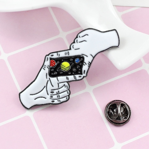 NEW Universe Camera Hand Enamel Pin Brooch - Picture 3 of 7